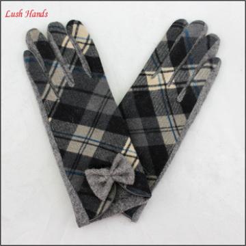 Women&#39;s woollen Tartan back touch screen Gloves with Bow Detail