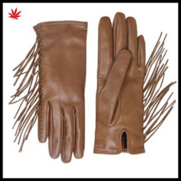 2017 Women&#39;s fashion leather gloves with tassels details