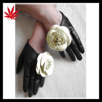 Women short leather gloves with big camellia flower