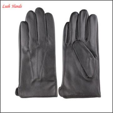 Men&#39;s unlined sheepskin leather gloves in winter