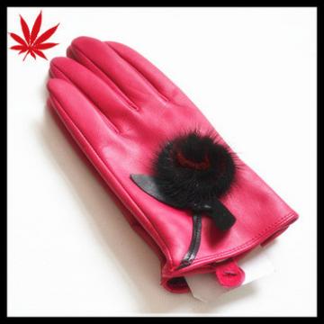 Girl&#39;s pink gloves leather with beautiful flower on it from China