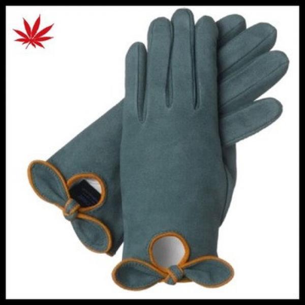 girls wearing cute suede darkgreen bow leather glove #1 image