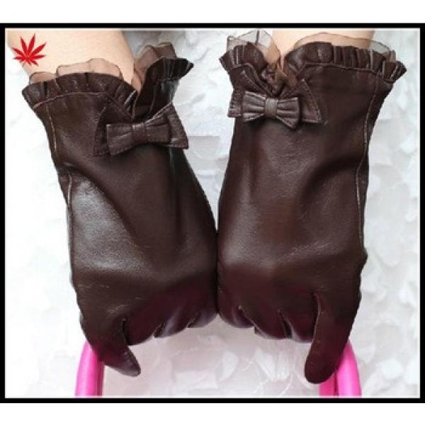 Women &#39;s classic leather gloves with lace cuff #1 image