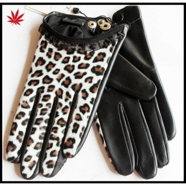 short style black and white leopard grain leather gloves with snap-fastener #1 image