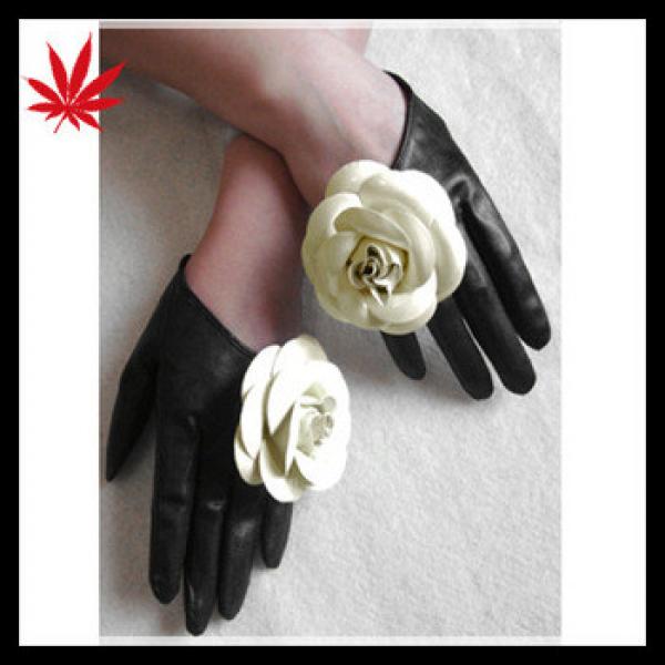 Women short leather gloves with big camellia flower #1 image